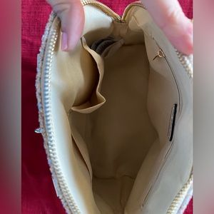 Aldo purse gorgeous bling ! Only used twice . No stain’s.